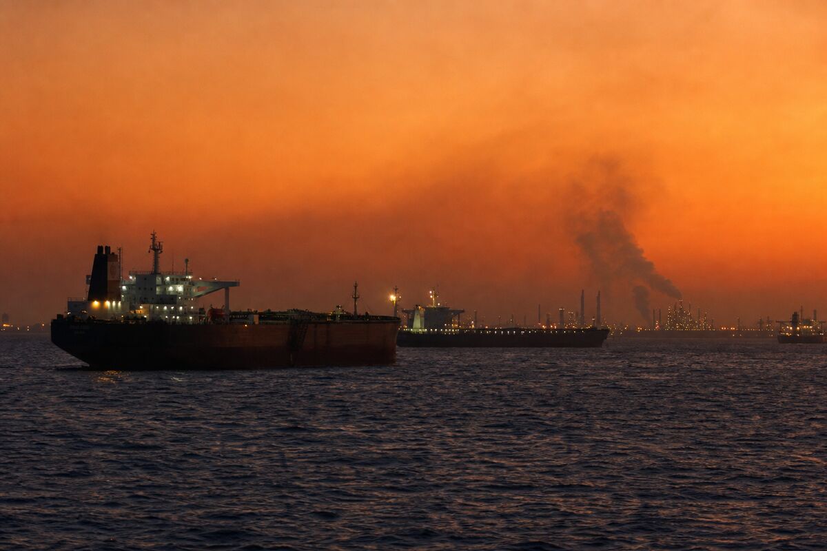 Brent Crude Price Forecast: Navigating Uncertainty in the Strait of Hormuz