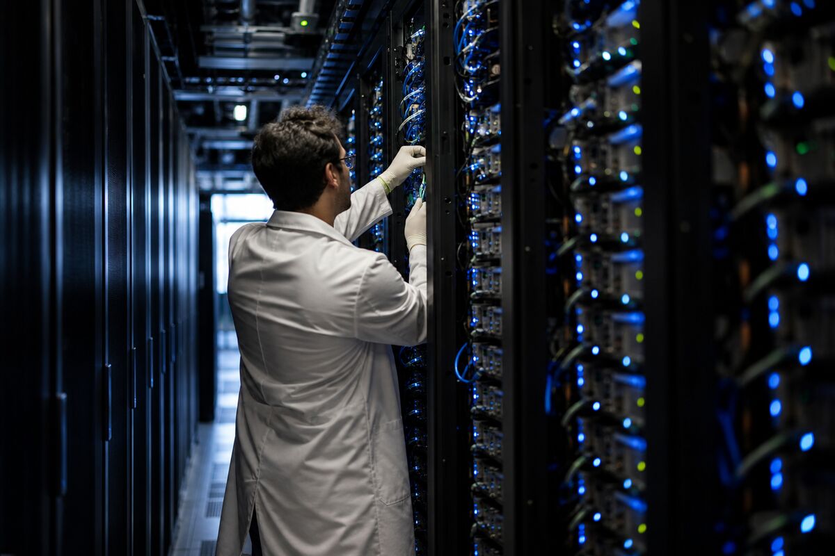AI Trade Momentum: Intel and Nvidia Lead Record-Breaking Week on Wall Street
