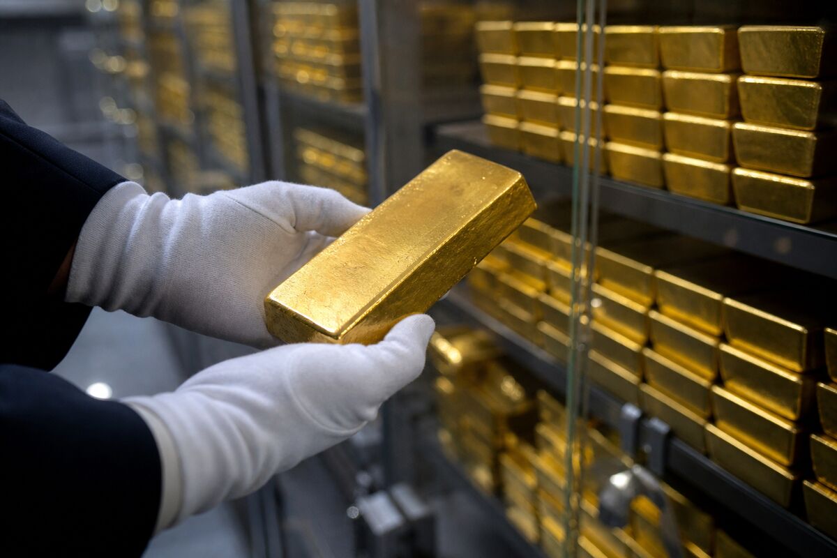 Gold Prices Surge Amid U.S. Debt Concerns: What It Means for Investors