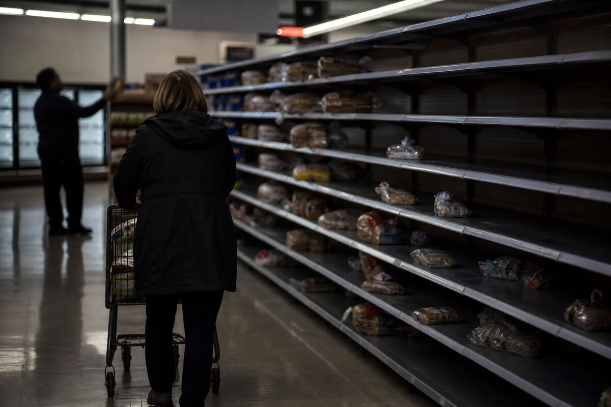 Consumer Sentiment Plummets: Implications for Fed Rate Hikes