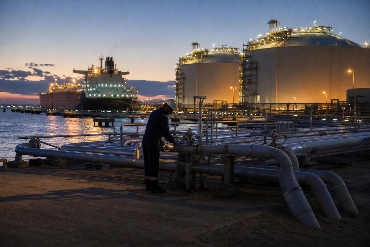 Excelerate Energy's Takeover Speculation: What It Means for LNG Investors