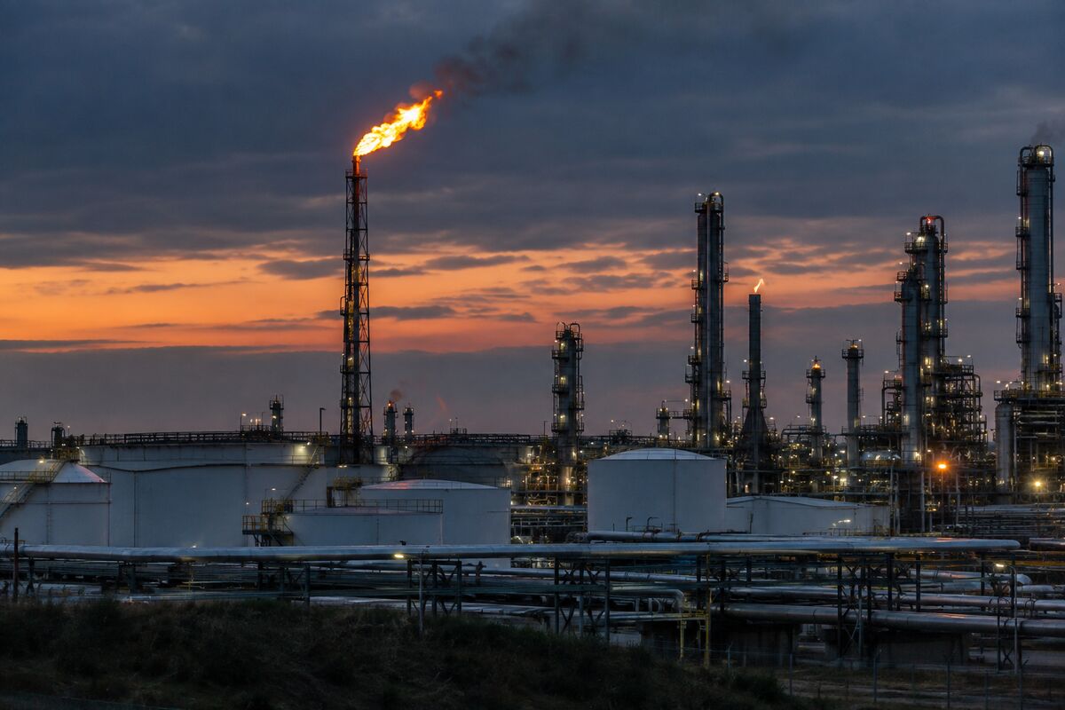 Oil’s Iran-Driven Whiplash Puts US and Canadian Energy Stocks on Headline Watch