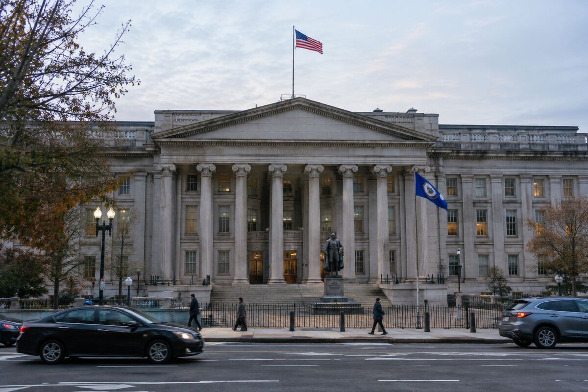 30-Year Treasury Yield Tops 5.70% as Rising Rates Drive Broad Equity Selloff