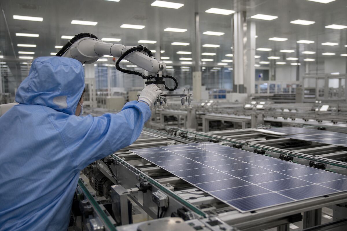 SUNation Energy's Share Surge: Implications of the Suniva Reverse Merger