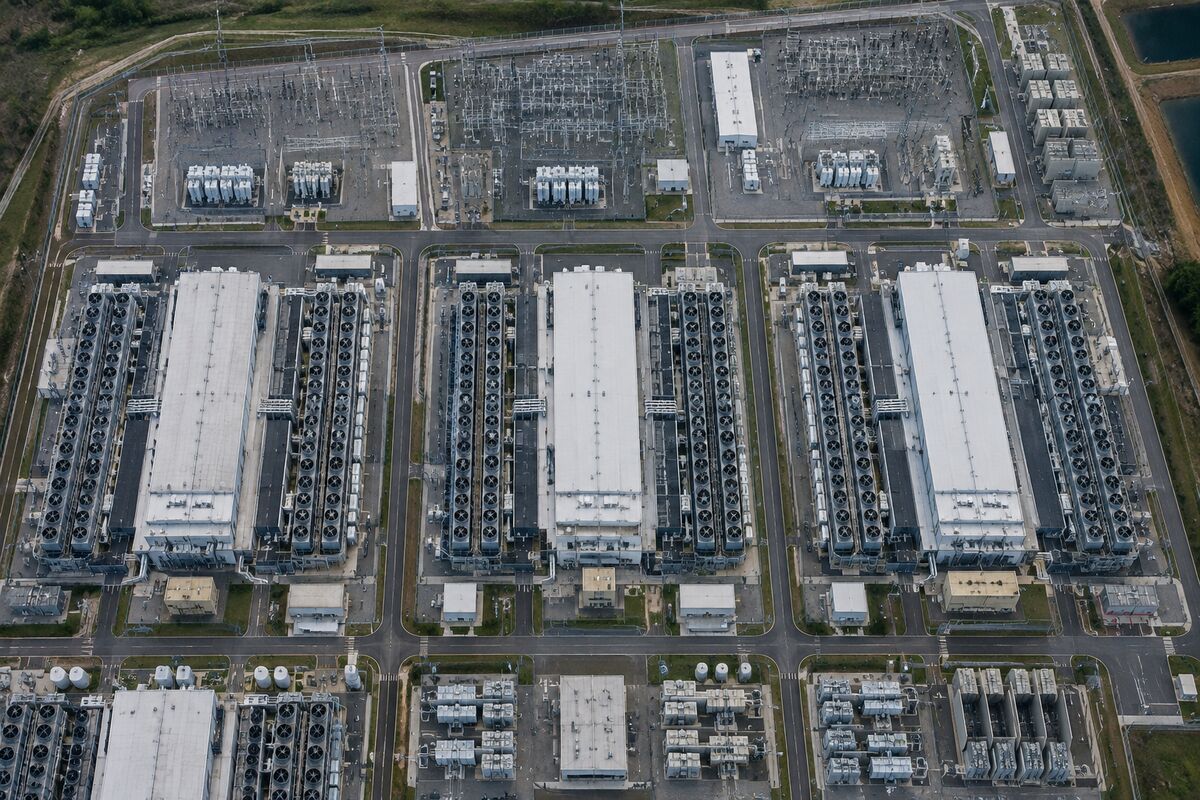 AI Data Center Boom Faces Insurance Bottleneck as Aon CEO Warns of Capacity Risk