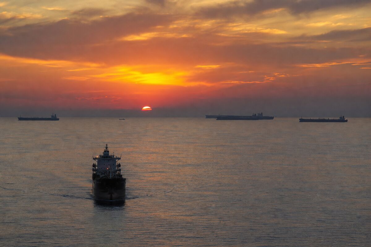 Oil Heads for Fourth Monthly Gain as Hormuz Attack Keeps Supply Risk in Focus